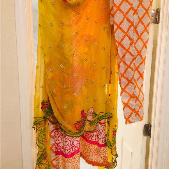 Pakistani Designer charizma collection - Picture 6 of 8